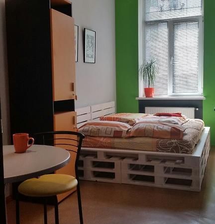 The Georgehouse Hostel Leopoli Esterno foto
